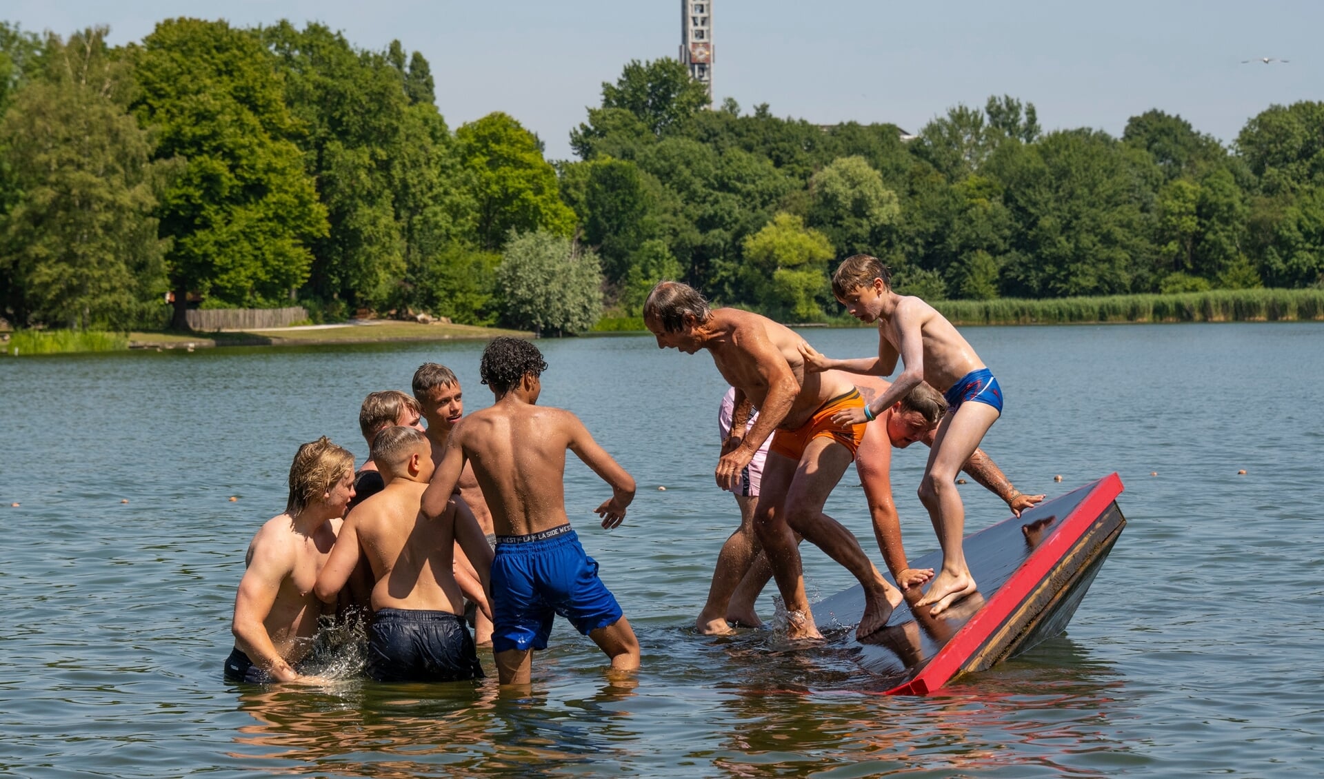 Van 3 juni tot 7 juli kan er elke woensdag en elk weekend gezwommen worden bij De Put in Rijswijk. Daarna tot en met 27 augustus elke dag.