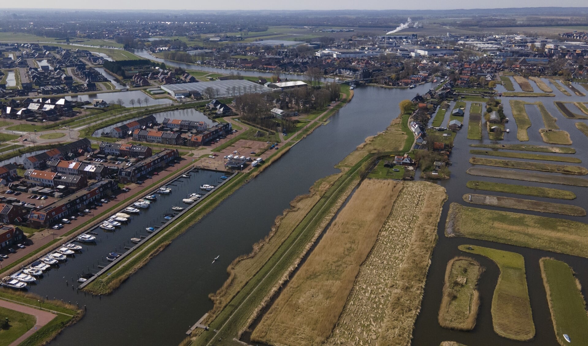 Dronefoto van het gebied dat de verbindende groene long van Dijk en Waard moet worden: het Kanaalpark.