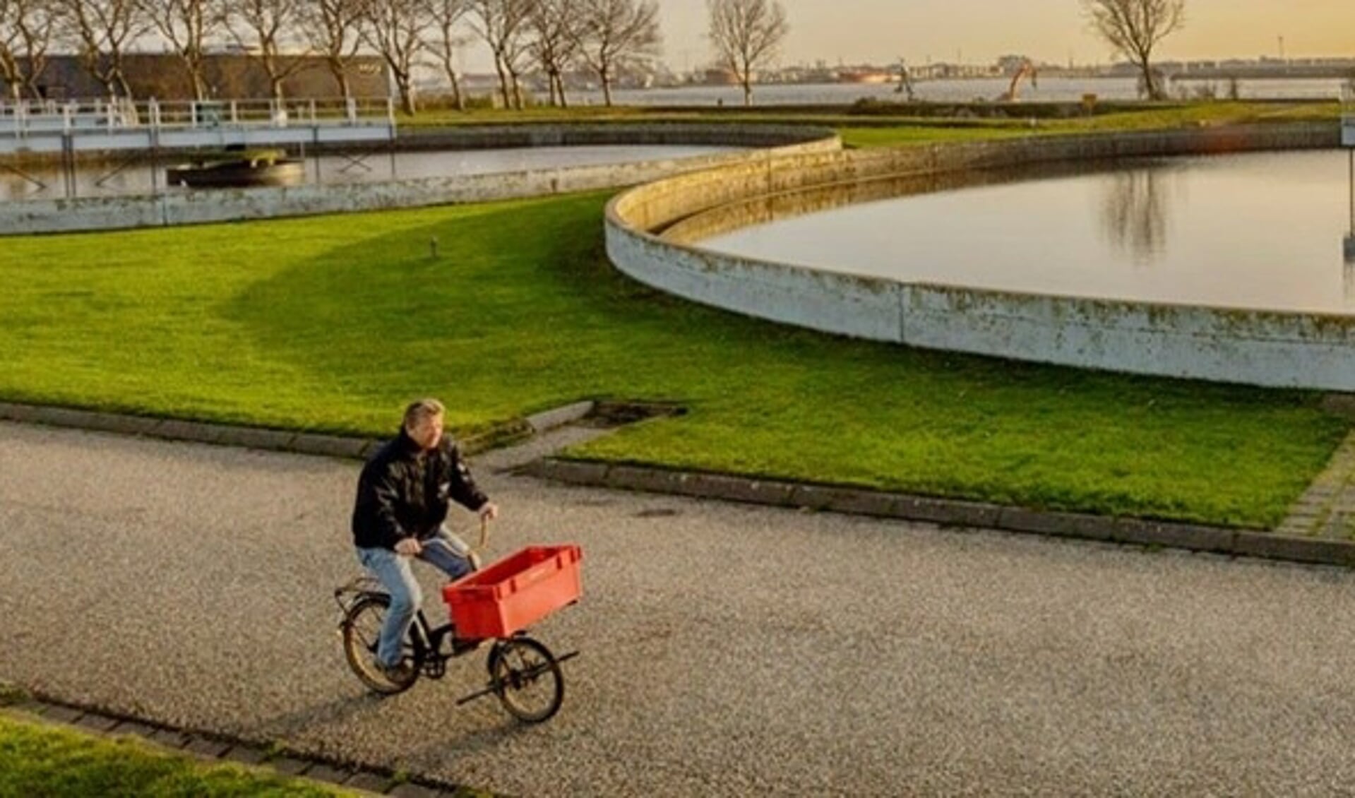 Op AWZI De Groote Lucht in Vlaardingen maakt Delfland het afvalwater schoon van de inwoners en bedrijven in Vlaardingen, Schiedam, Maassluis, Maasland en De Lier. 