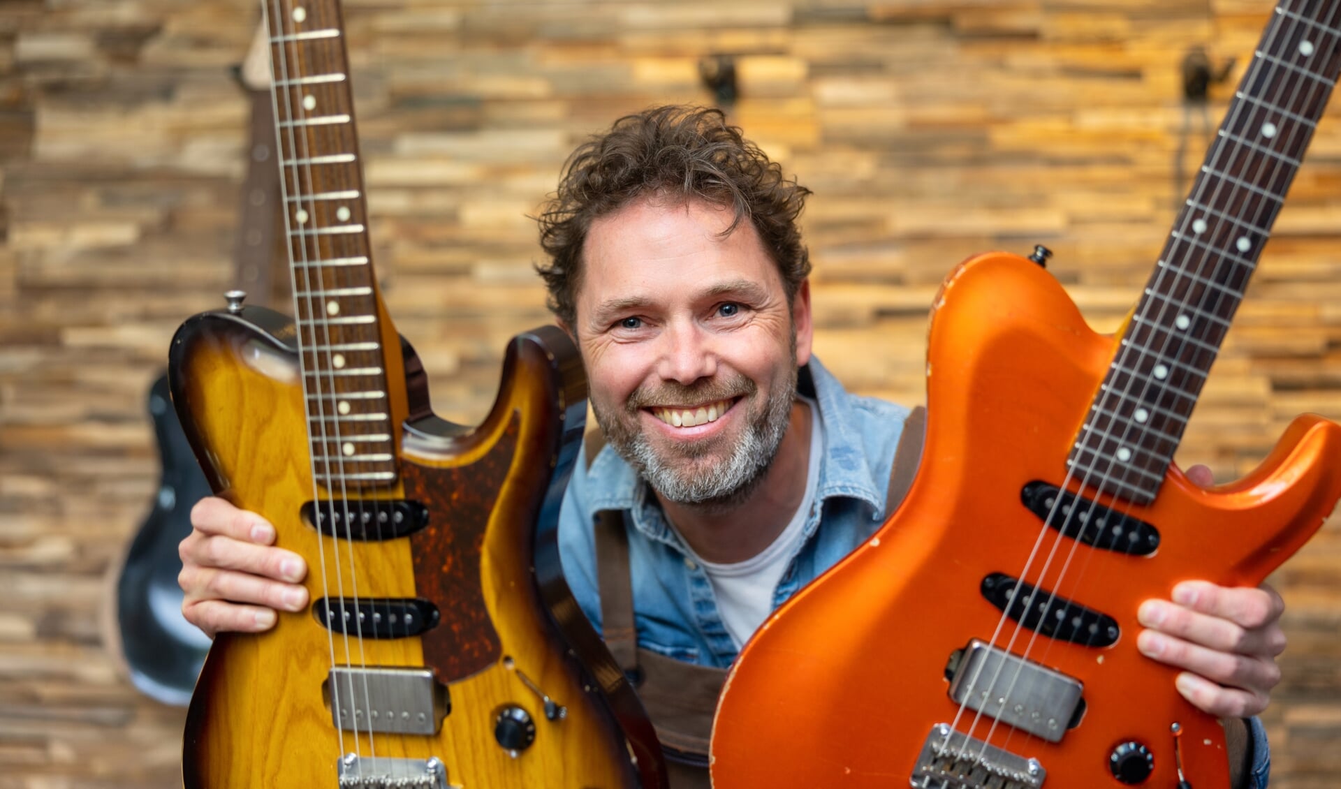 Theo Nijssen bouwt zijn eigen gitaarmodellen voor de echte fijnproever en professionele speler. 