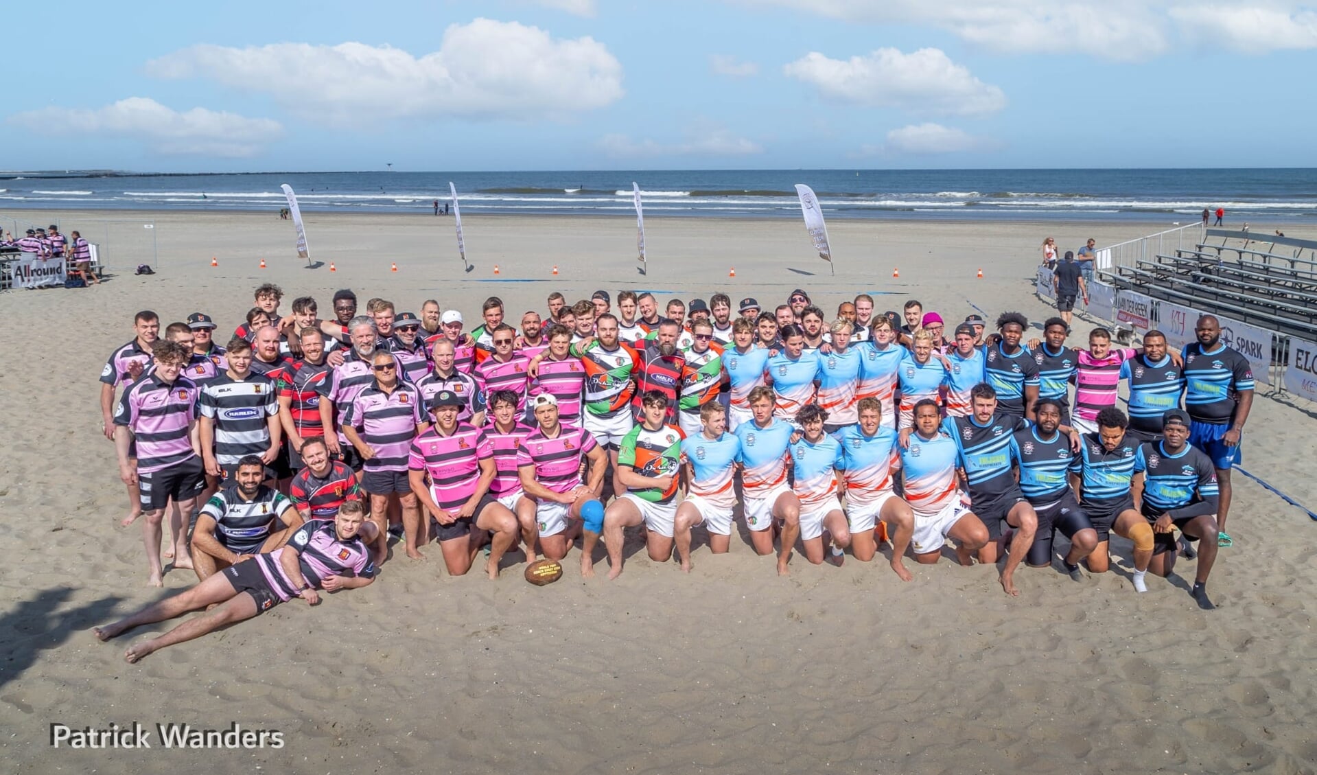 Het  eerste World Port Beach Rugby Event was voor zowel organisatie als spelers zeer geslaagd.