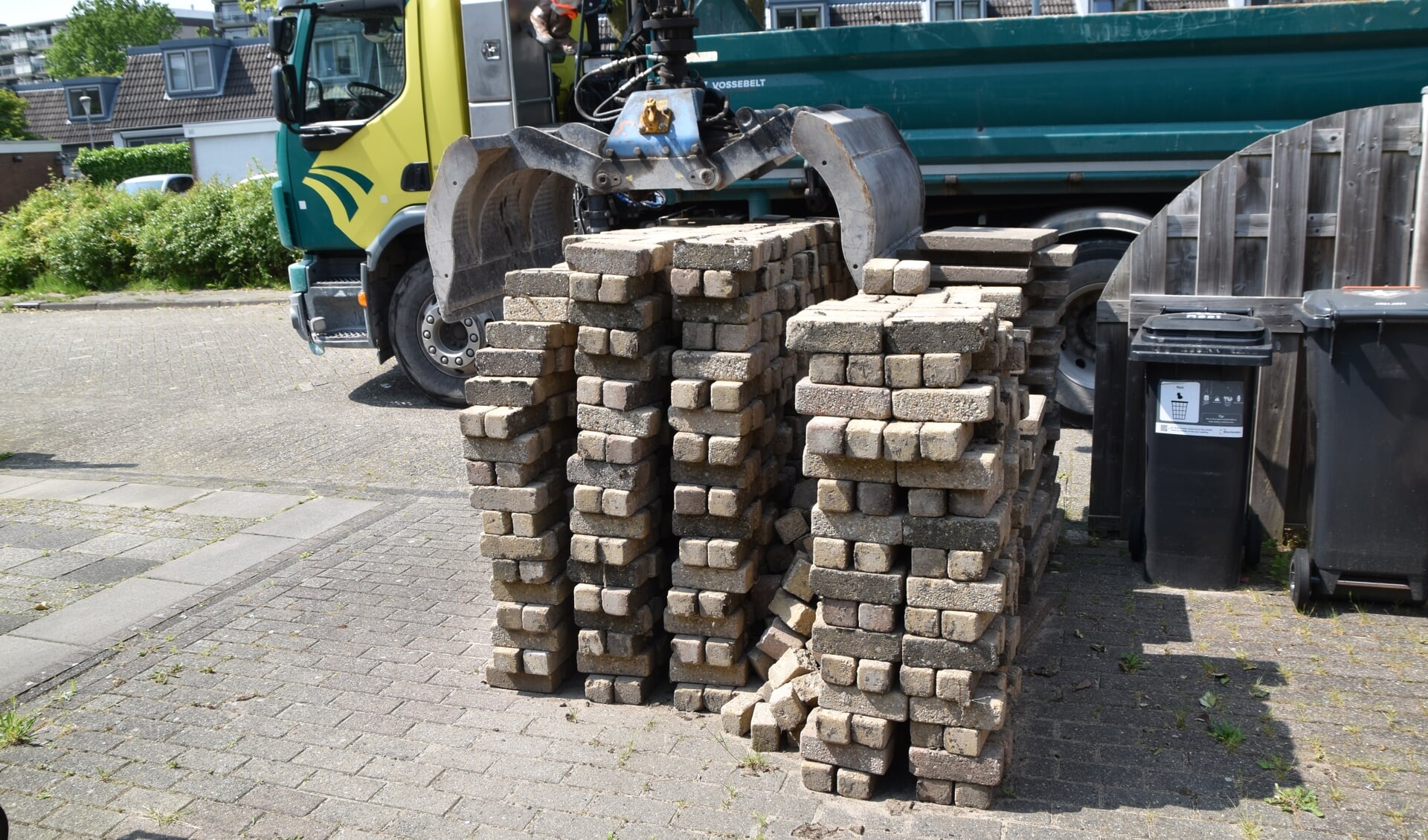 45.000 kilo tegels opgehaald bij eerste 25 deelnemers Haarlemmermeers Kampioenschap Tegelwippen.