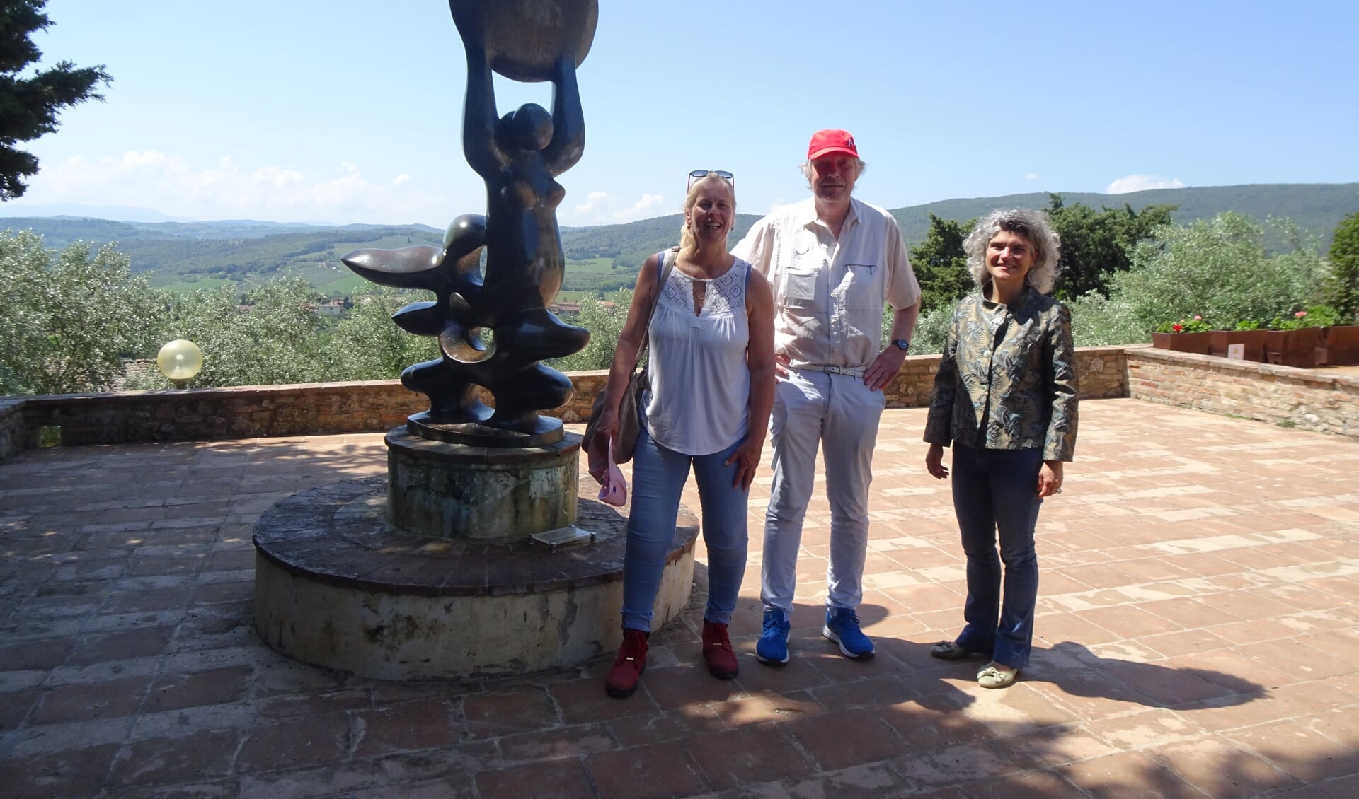 Zeger Jonk en zijn partner Annelies met de burgemeester van San Gimignano.