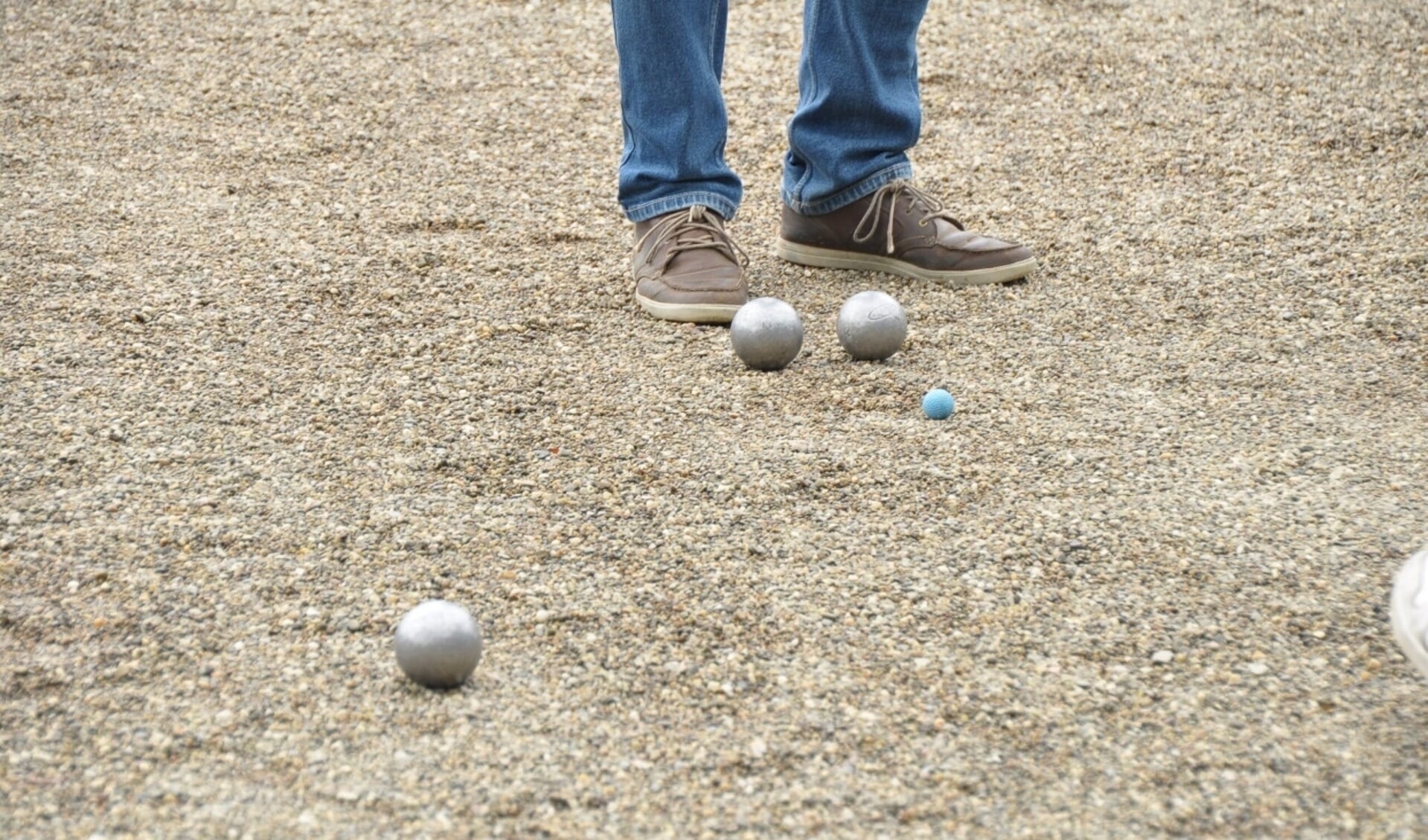 Petanque is jeu de boules-sport.