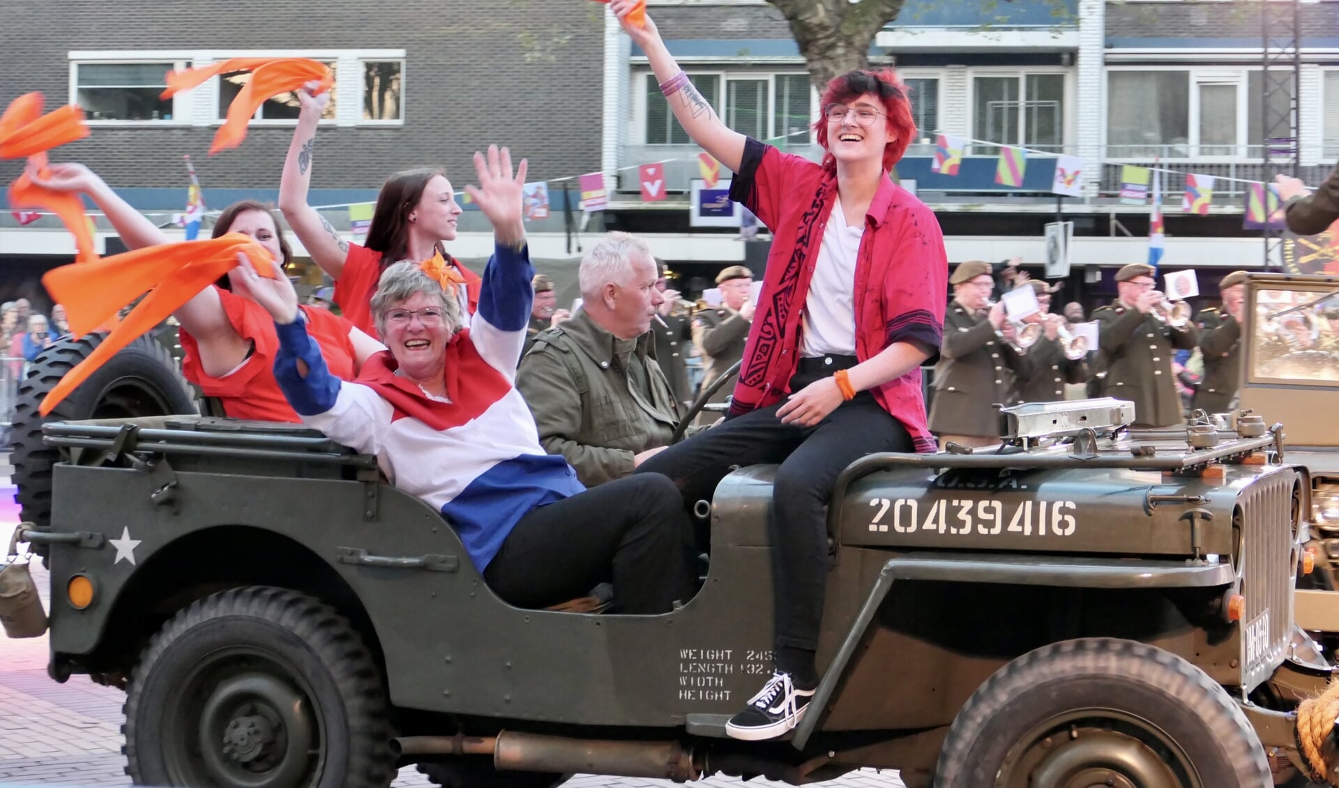 De Bevrijding werd uitbundig gevierd op het volle Veerplein, maar de Haringkoppen zette alvast de toon voor de viering van 750 stadsrechten.