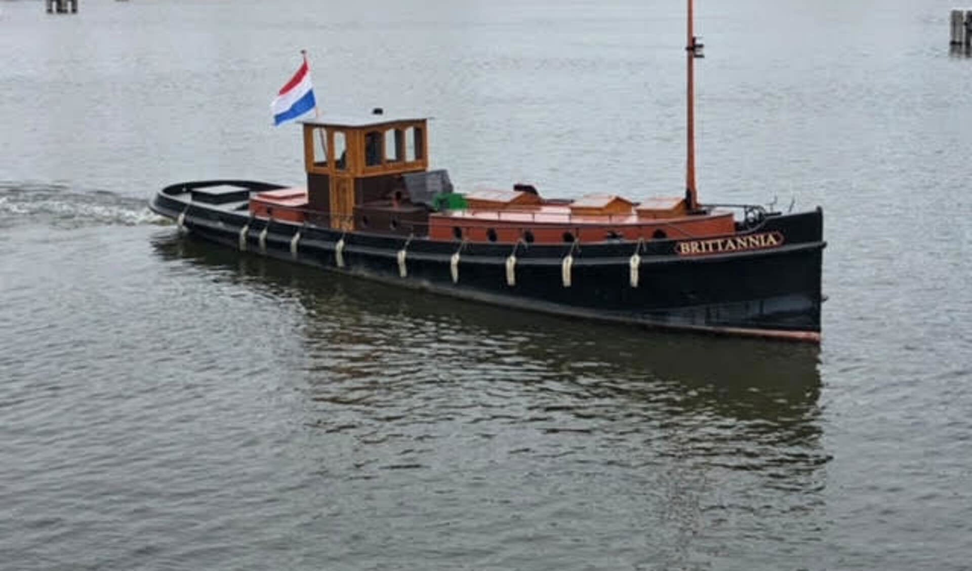 De Jaro, de voormalige veerboot Volendam/Marken, de Brittannia.