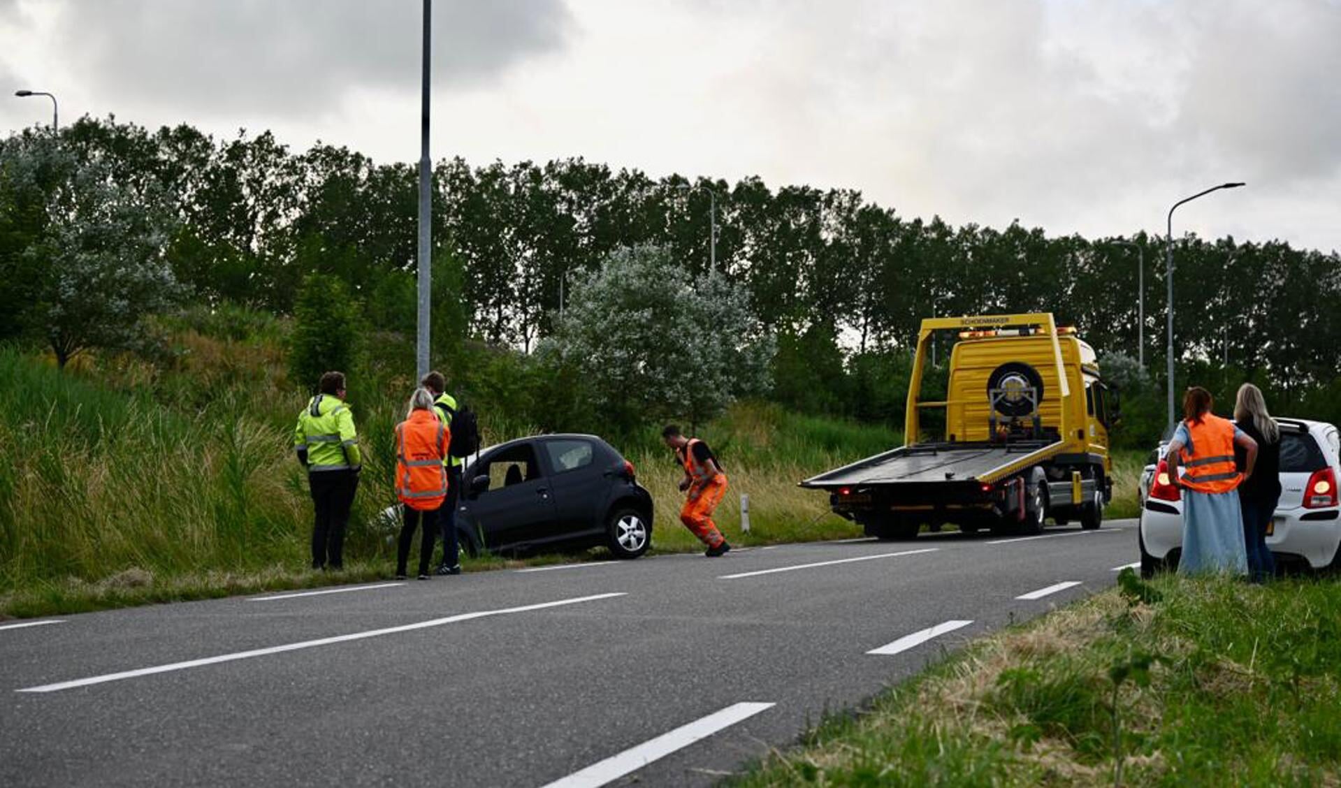 Auto Belandt In Greppel Bij Berkhout En Mist Op Een Haar Na ...