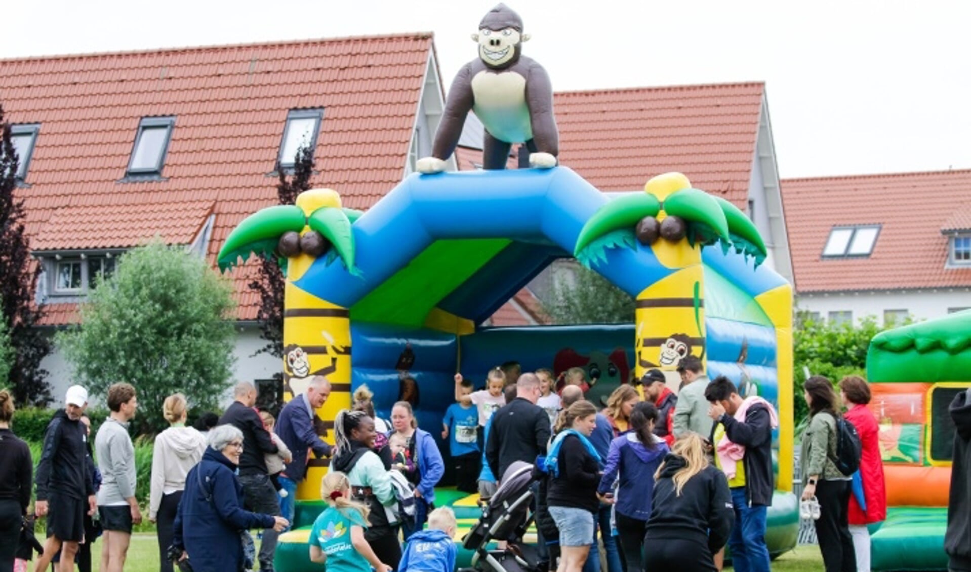 Er zijn ook springkussens op het gratis Zomerfestijn 2023 in Wateringse Veld.