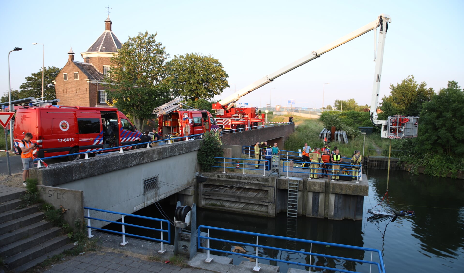 Bloed En Sokken Gevonden Op De Maasdijk In ‘s-Gravenzande: Droneteam ...