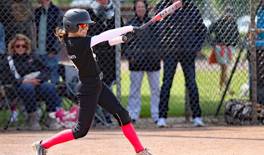 Softball talent Kiki, Nina and Kyra are on their way to America with the Northern Lights