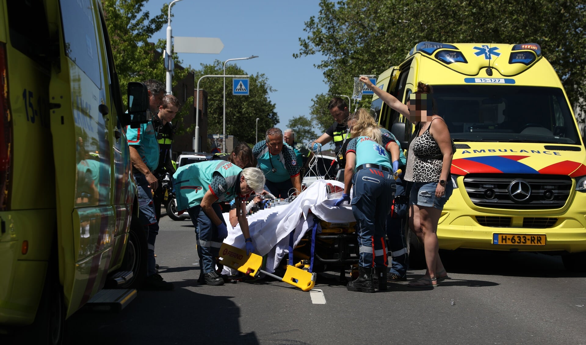 Zwaar Ongeval: Scooterrijdster Ernstig Gewond Na Botsing Met Auto In ...