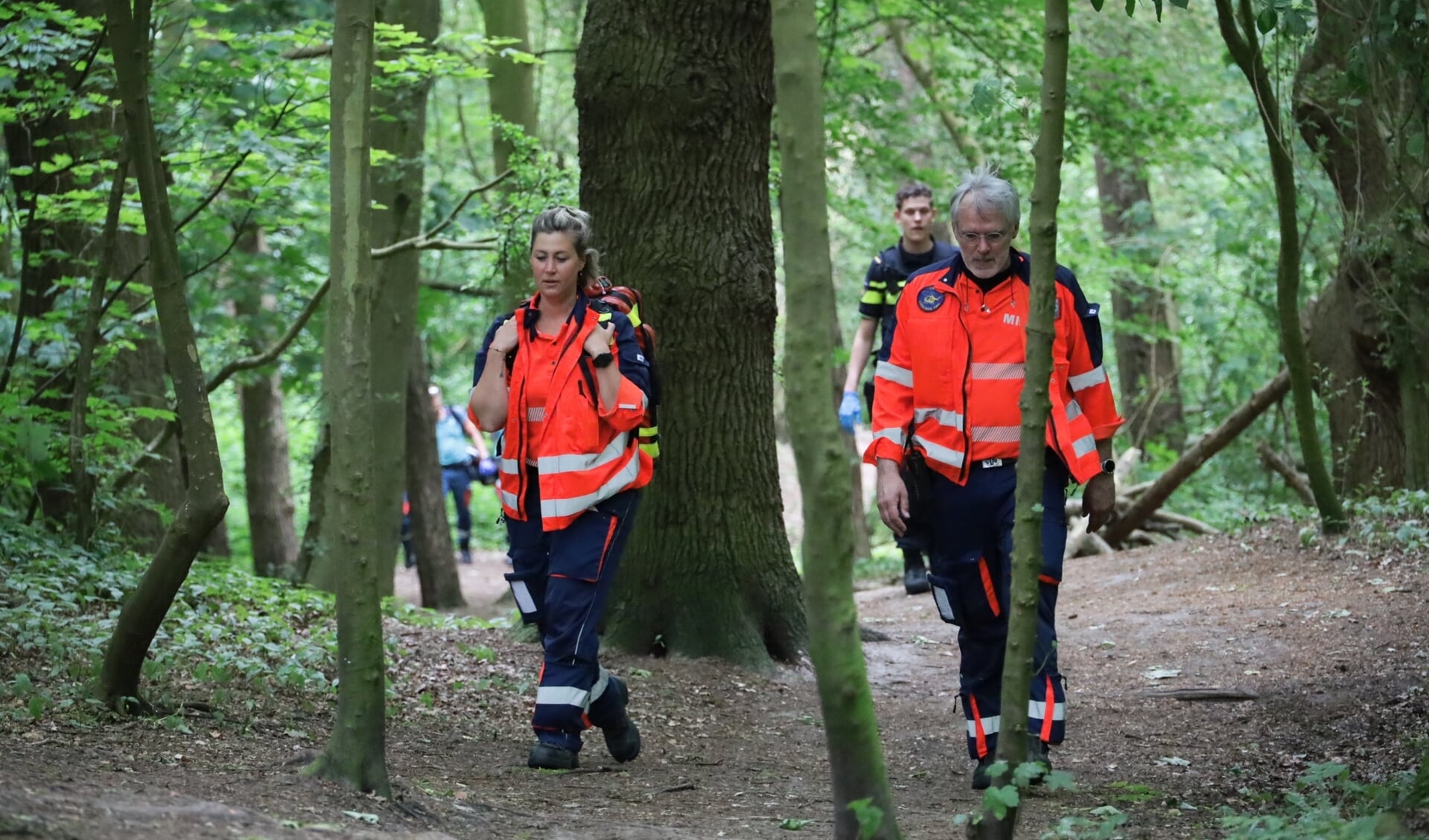 Hulpdiensten kwamen vrijdagmiddag 2 juni ter plaatse in het Staelduinse Bos omdat er een lichaam gevonden was.