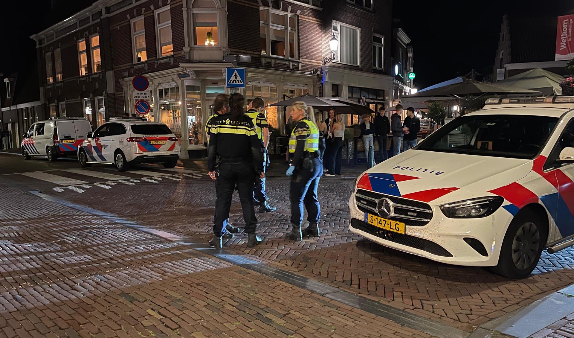 Slachtoffer Zwaargewond Naar Ziekenhuis Na Harde Vechtpartij Enkhuizen ...