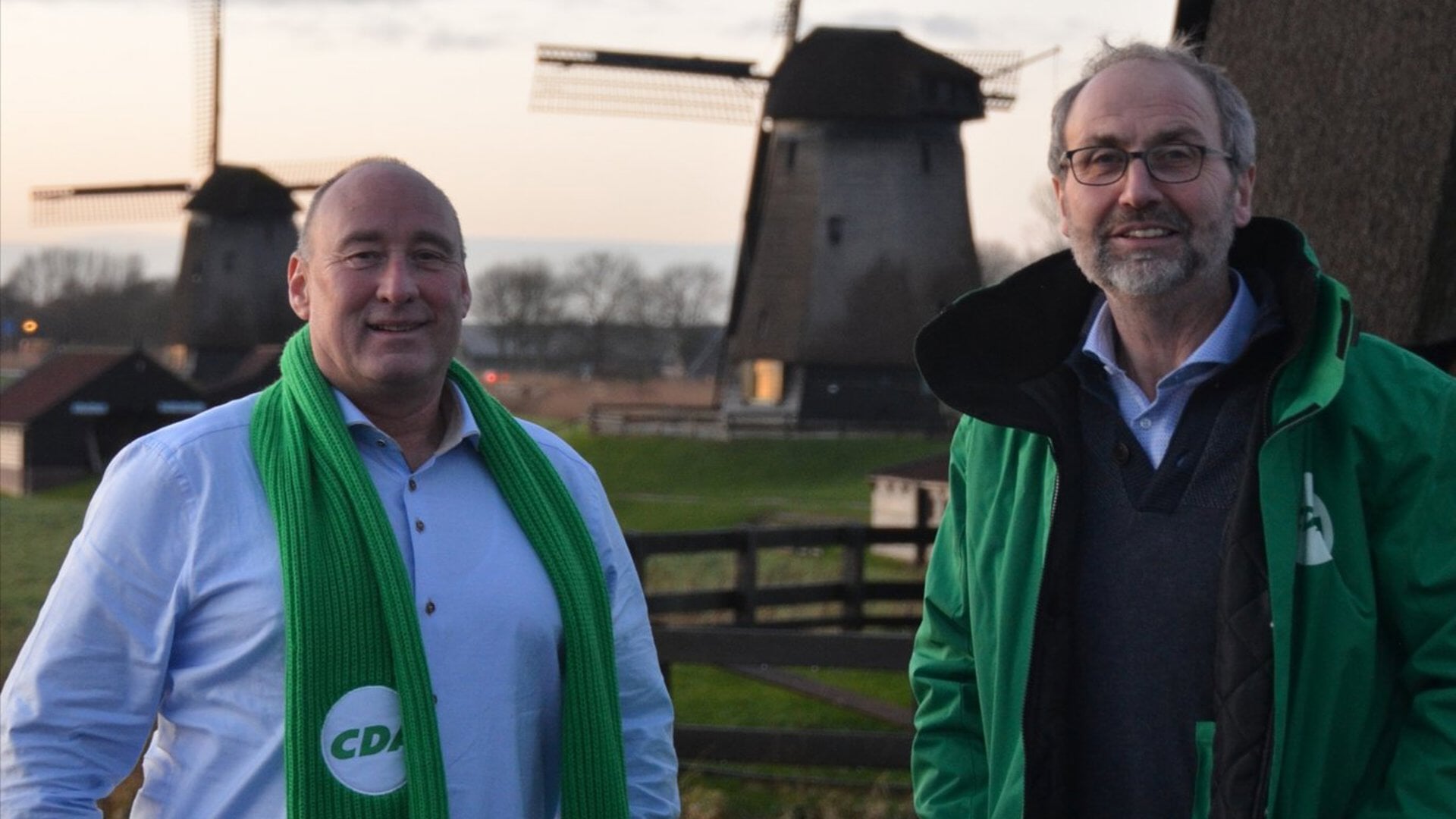 Simon Ruiter (rechts) is de nieuwe fractievoorzitter van het CDA Alkmaar. Links: raadslid Frits Jonk.