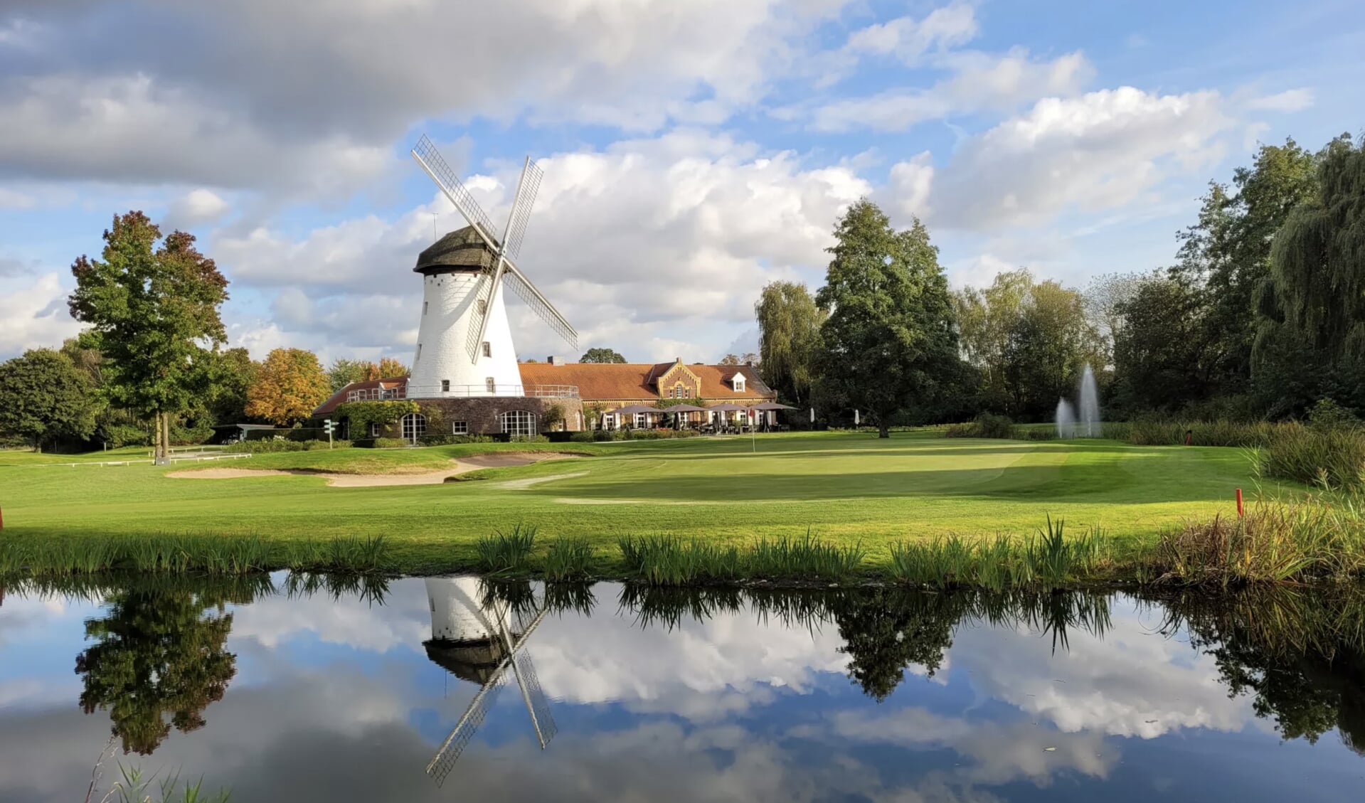 Voor de prachtige golfcourse Elfrather Mühle zijn tijdens de beursdagen greenfee’s in de aanbieding.