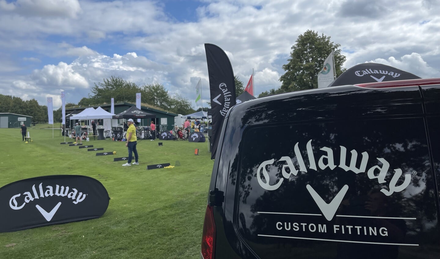 Bezoek op de range de stands van bijvoorbeeld Callaway Golf.