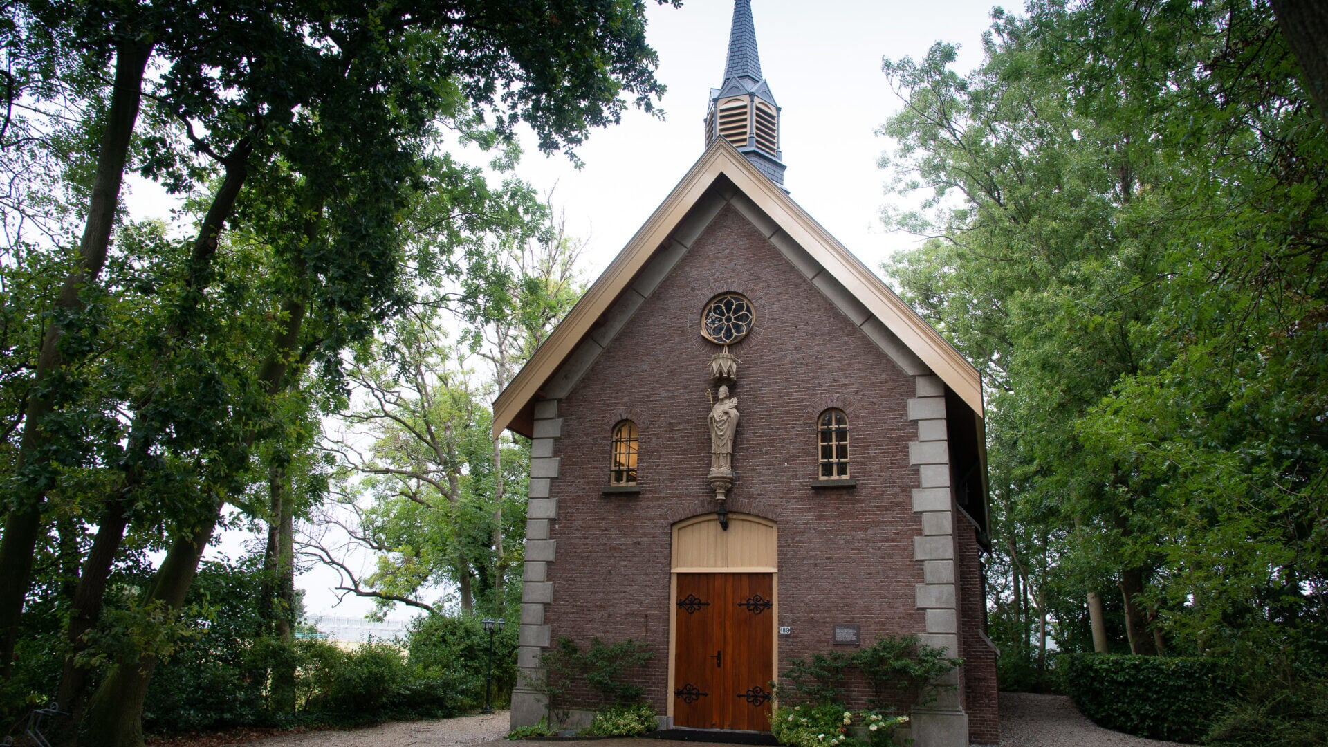 Het Sint Lambertuskerk in Heenweg.