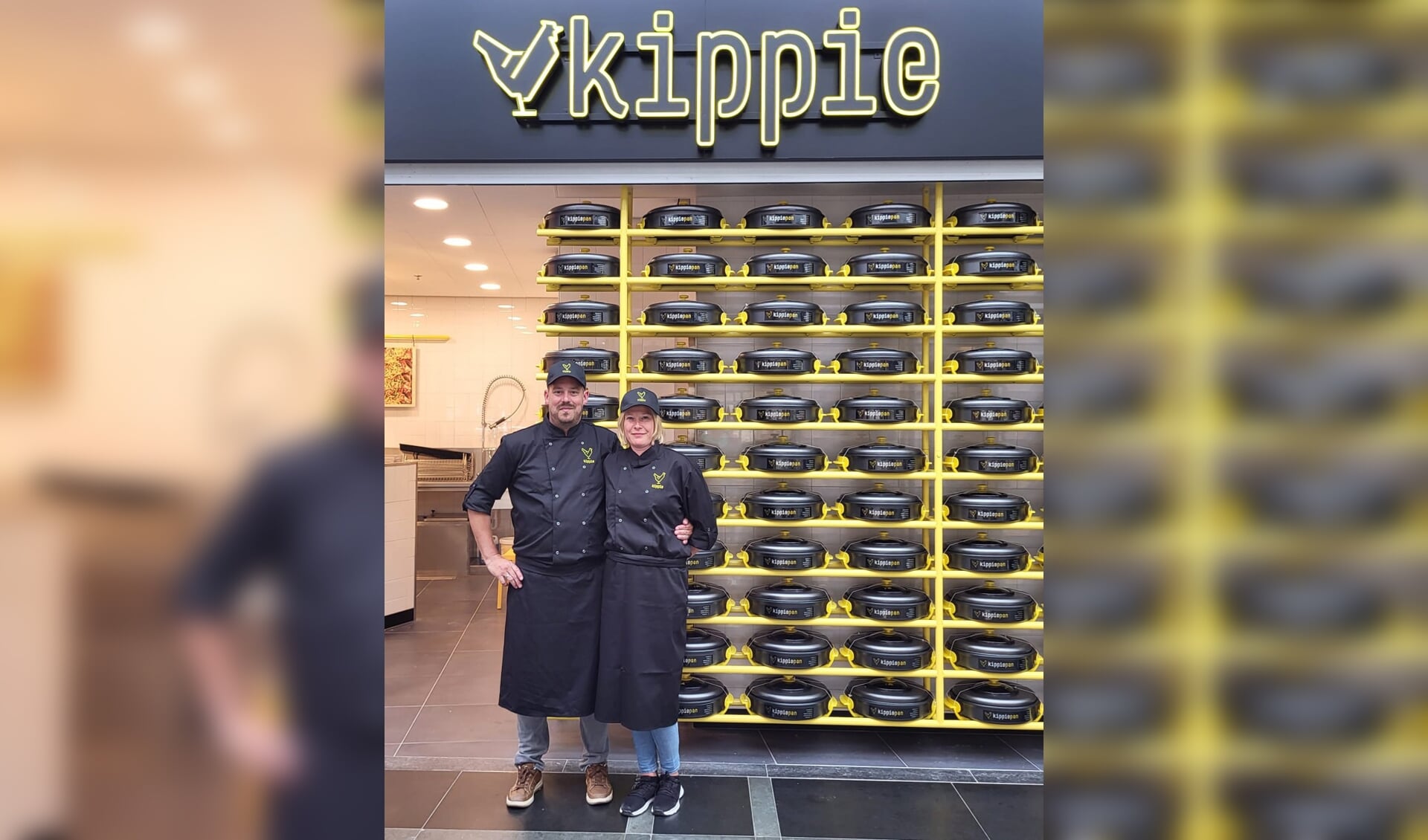 Filiaalmanager Sjoerd Oortwijn en zijn vrouw Anouk kijken al maanden uit naar de opening van de nieuwe Kippie in Naaldwijk.