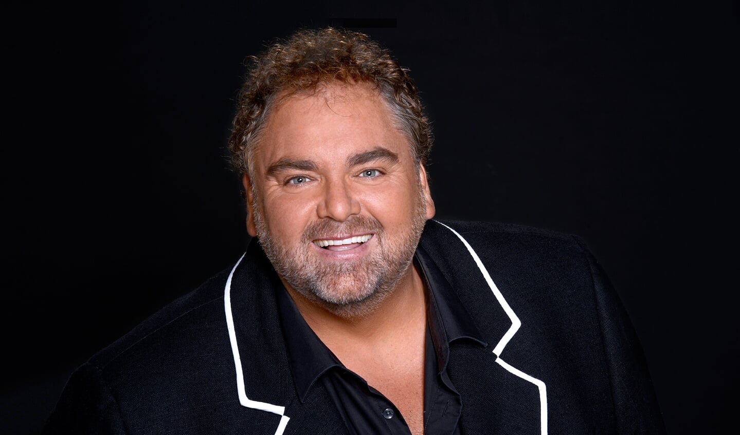 Zanger Peter Beense staat garant voor veel sfeer en gezelligheid.