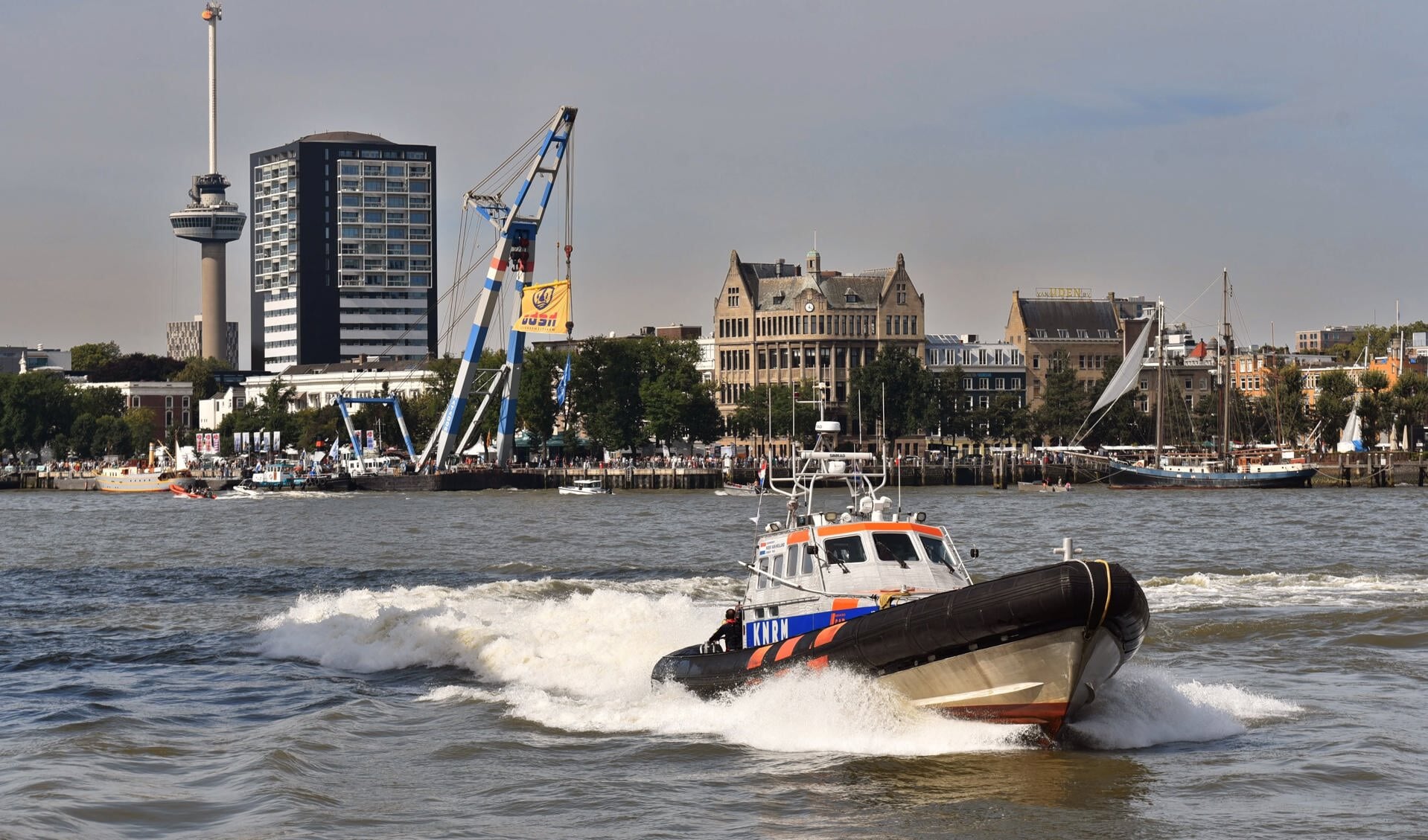 Reddingboot van de KNRM actief tijdens de Wereldhavendagen