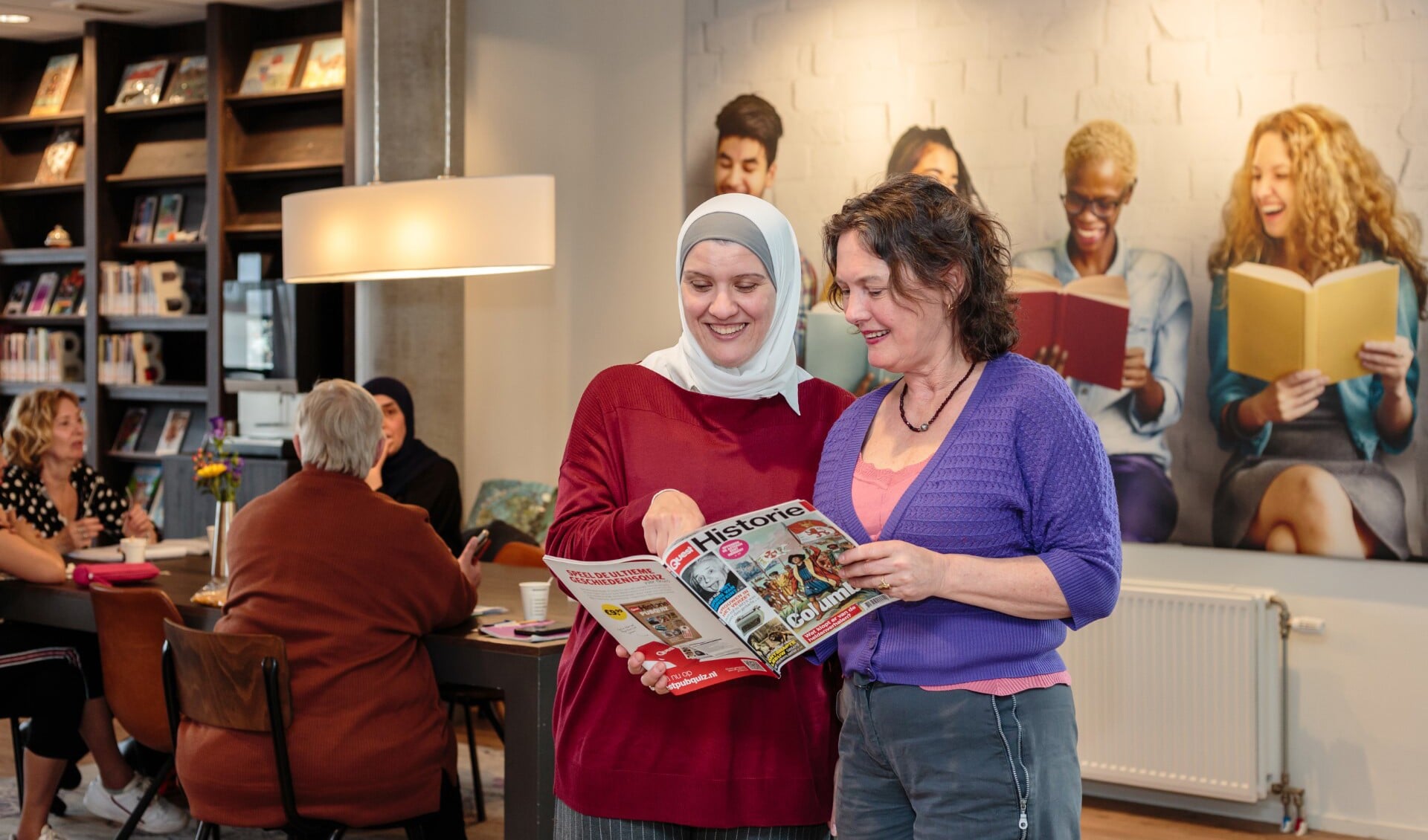 Bibliotheek Waterland biedt u ook in Monnickendam de mogelijkheid om te oefenen met lezen, schrijven, praten en werken op de computer.