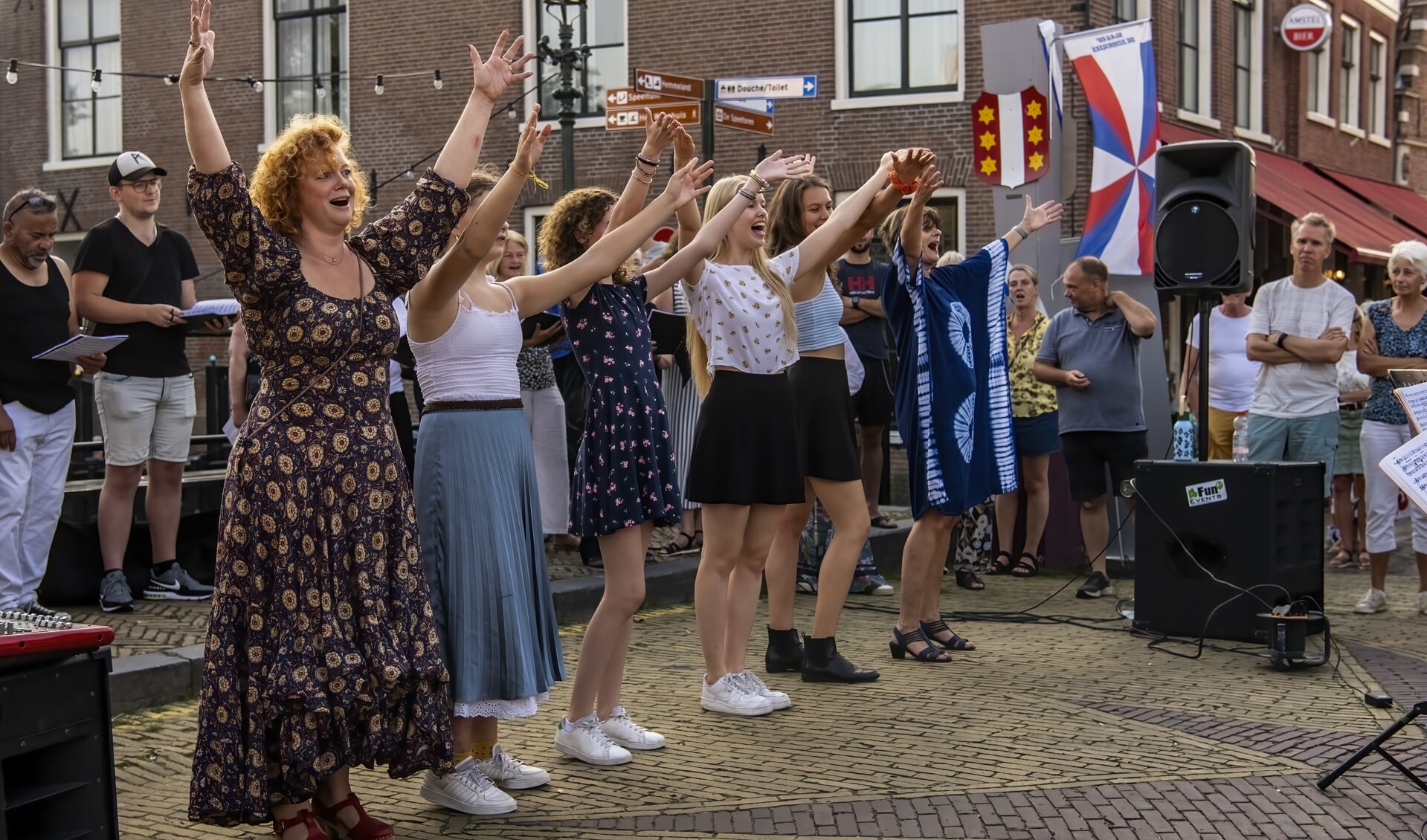Tijdens het Sounds & Bites-Festival werd een voorproefje van Volksopera 'De Spanjolen' gegeven.