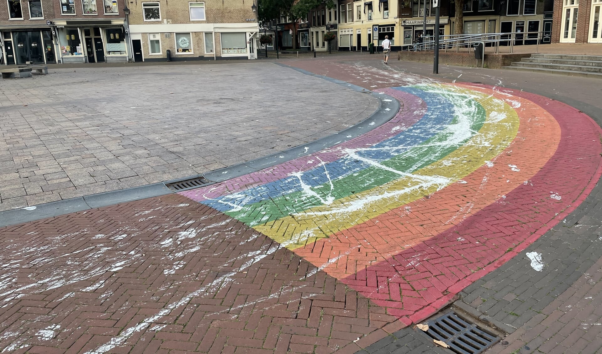 Vernield Regenboogzebrapad op het Land van Belofte.