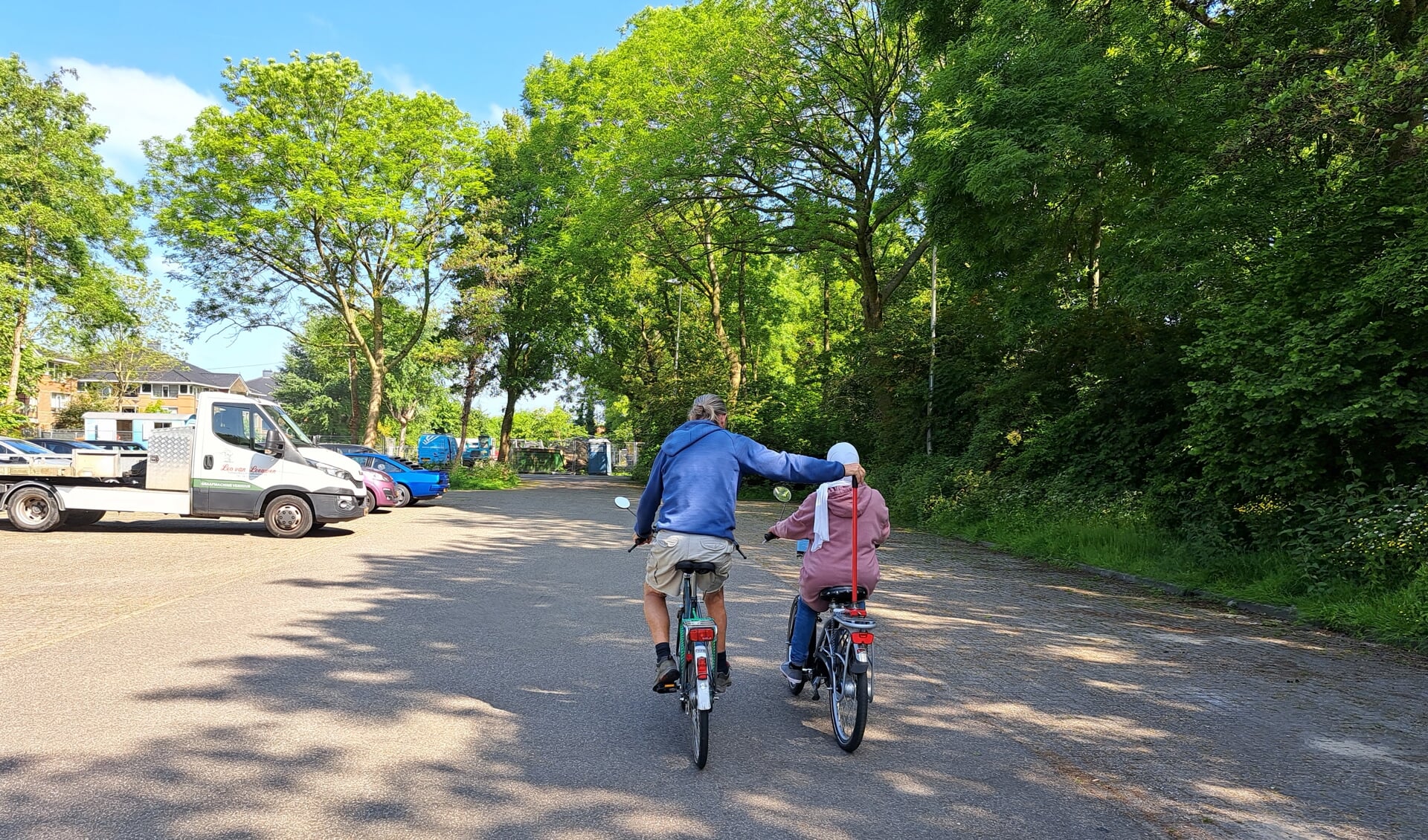 Docent Anne Kuipers en vrijwilligers lopen en fietsen met u mee.