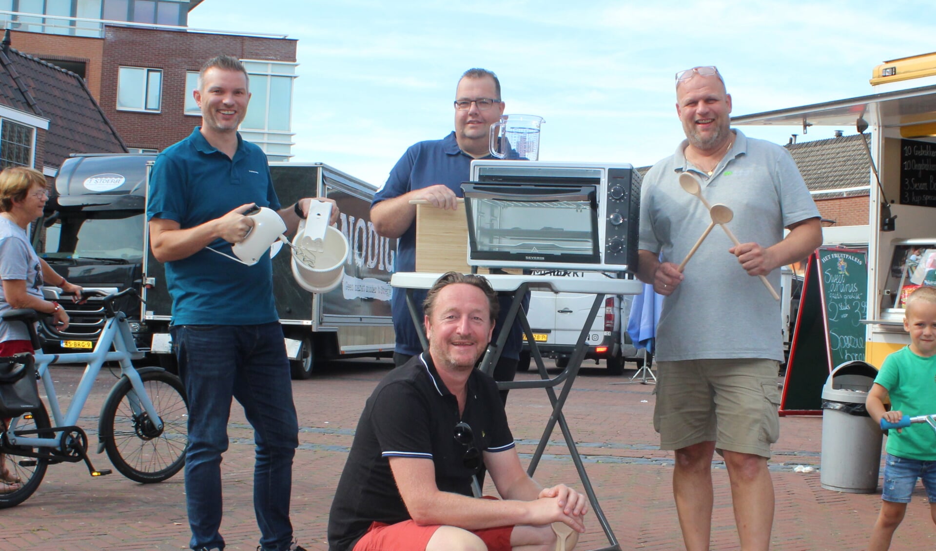 Het organisatieteam van de Boskoopse Braderie: vlnr Thomas Koetsier, Richard van Loon, Mike Verweij en Arjan van Schaik. Dit jaar is er voor het eerst een grote bakwedstrijd.
