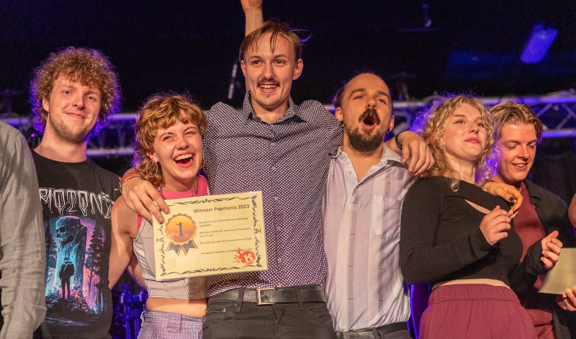 De frisse, zomerse popmuziek van Krappe Sokken wist de jury het meest te bekoren; zij wonnen Popmania 2023.