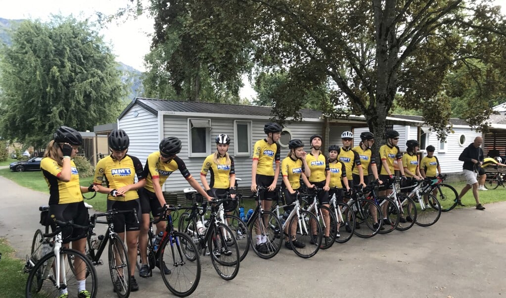 Les étudiants du 6 VWO Da Vinci College montent et descendent dans les Pyrénées françaises pour Ride4Kids