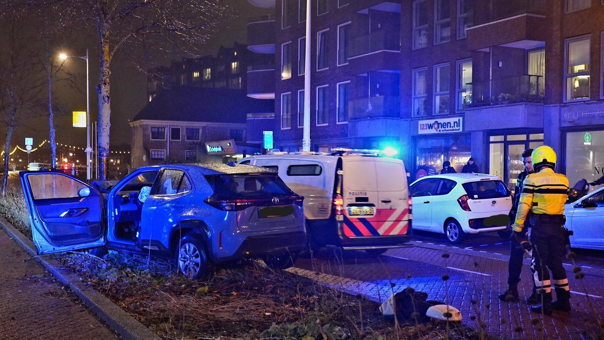 Automobilist Gereanimeerd Na Aanrijding Met Boom Op Korte Vondelstraat In Alkmaar Al Het 5591