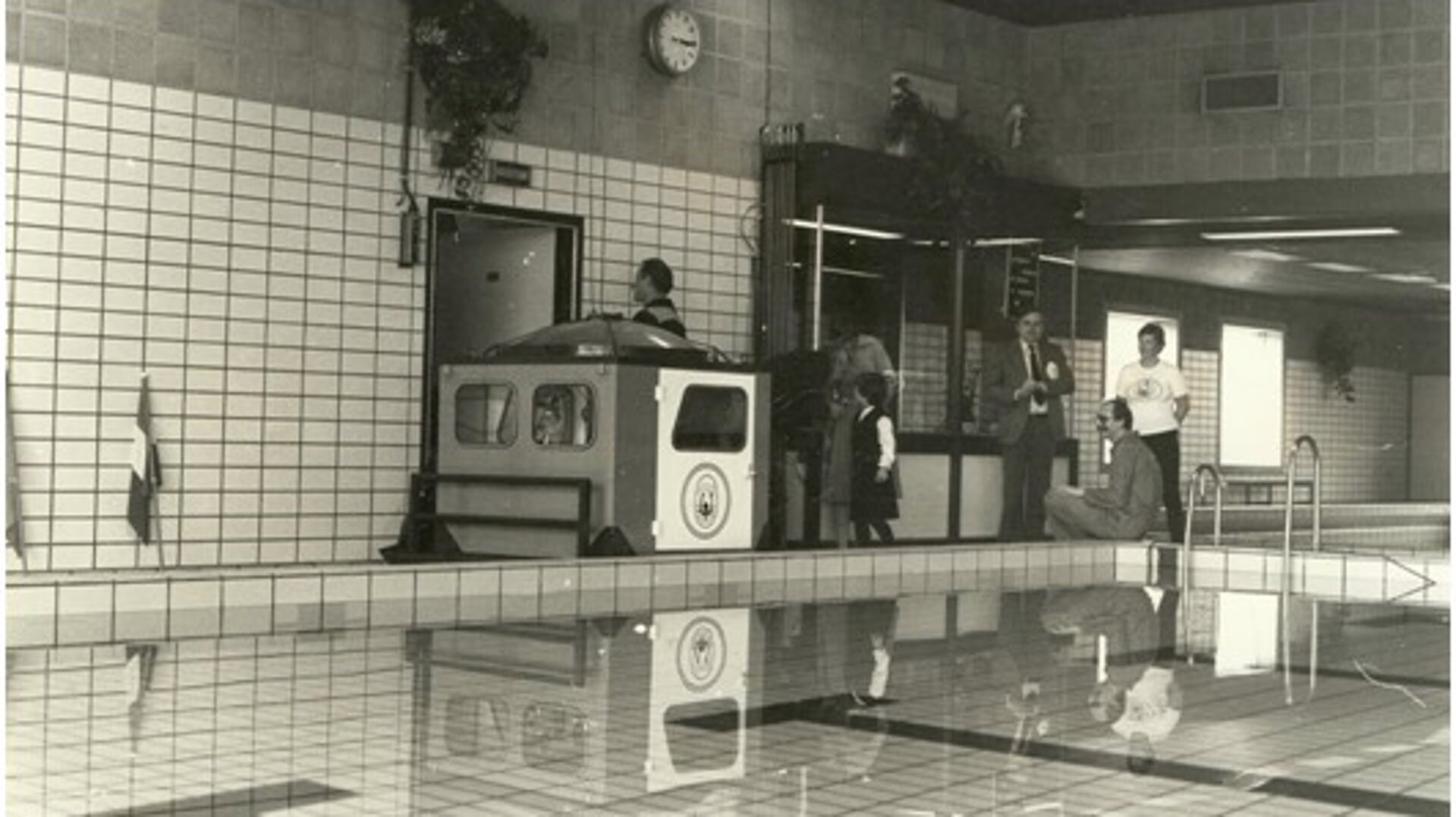 Vrijwilligers van de Reddingsbrigade bouwden in 1982 een onderwatercabine, zodat er lessen konden worden verzorgd met het thema ‘auto te water’. De cabine wordt nog altijd gebruikt.