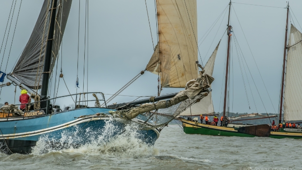 Spannende Bontekoerace in haven van Hoorn