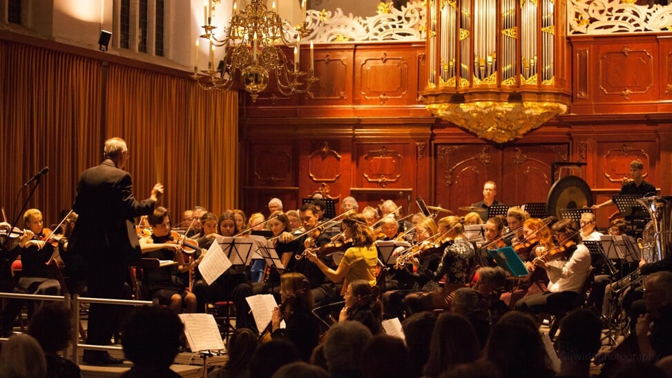 Gevorderde musici uit Westfriesland delen hun passie voor muziek onder leiding van dirigent Jean-Luc Vriend. 