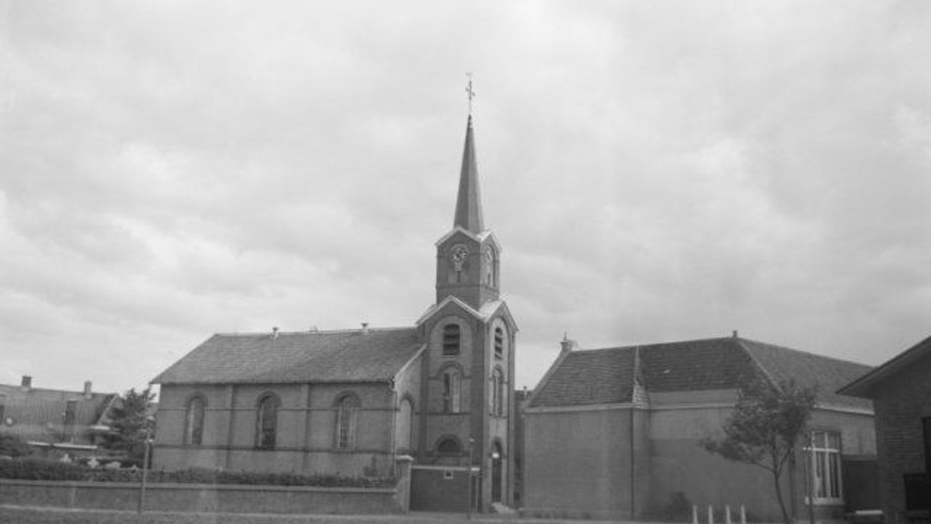 Het kerkgebouw aan het Bredekerkepad 