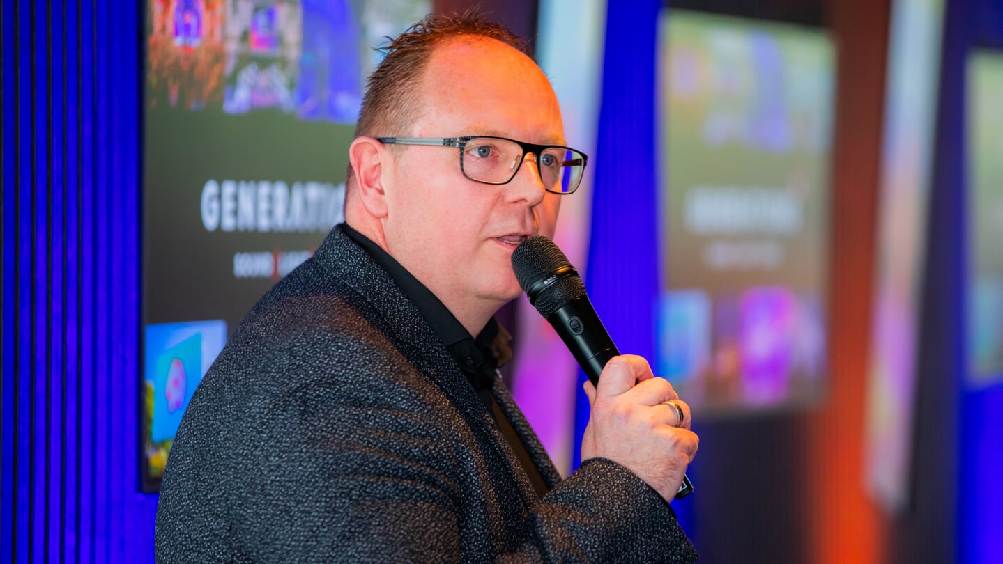 Eigenaar Sander Koers in gesprek met Westlandse ondernemers. 