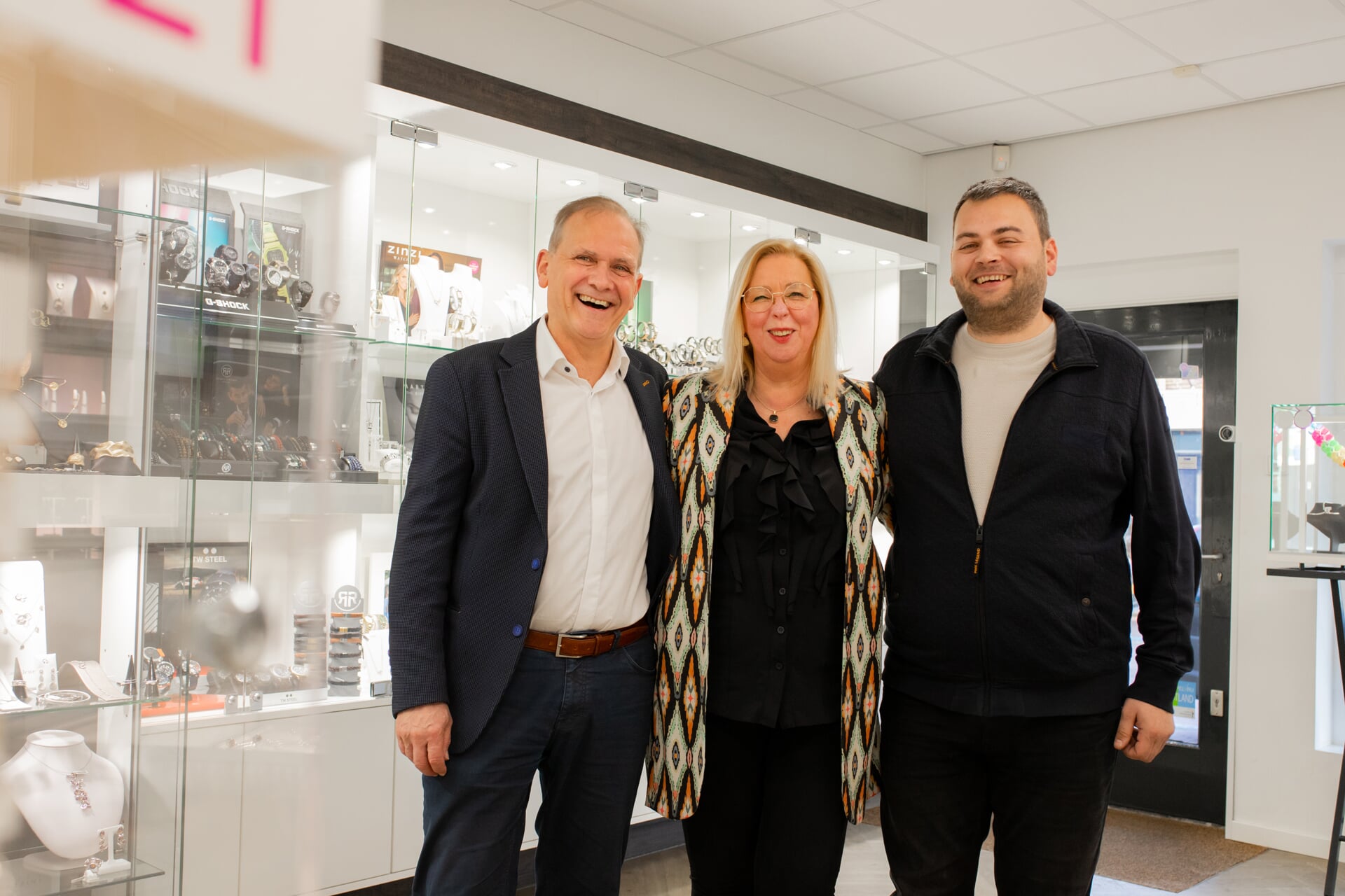 Sandra, Roel en Jeffrey Bakker zijn trots op hun juwelierszaak.