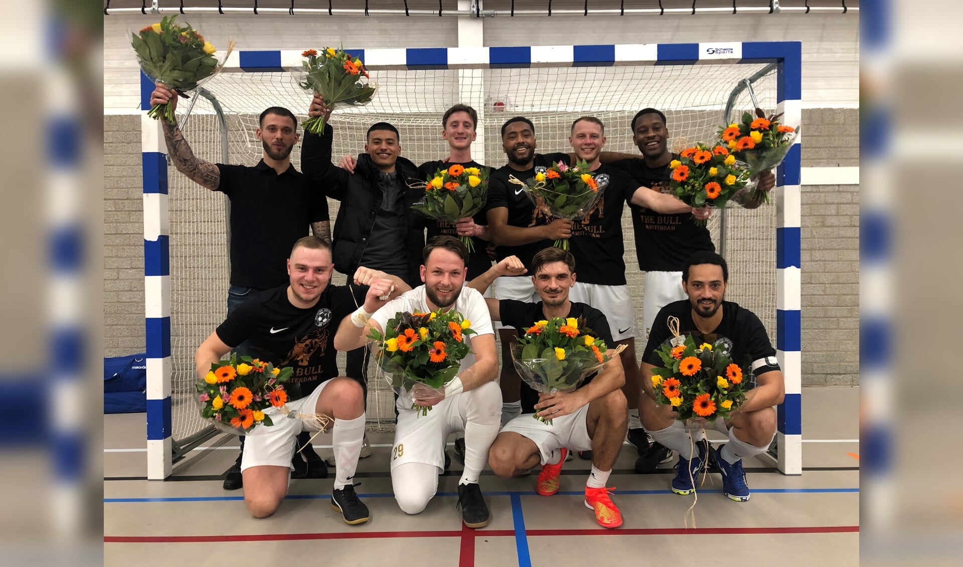 Bloemen voor de kampioen.