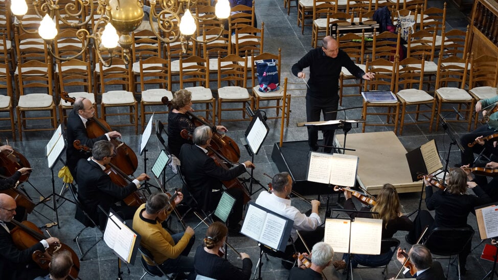 Het Delfts Symphonie Orkest repeteert met dirigent Frank de Groot in Lutherse kerk