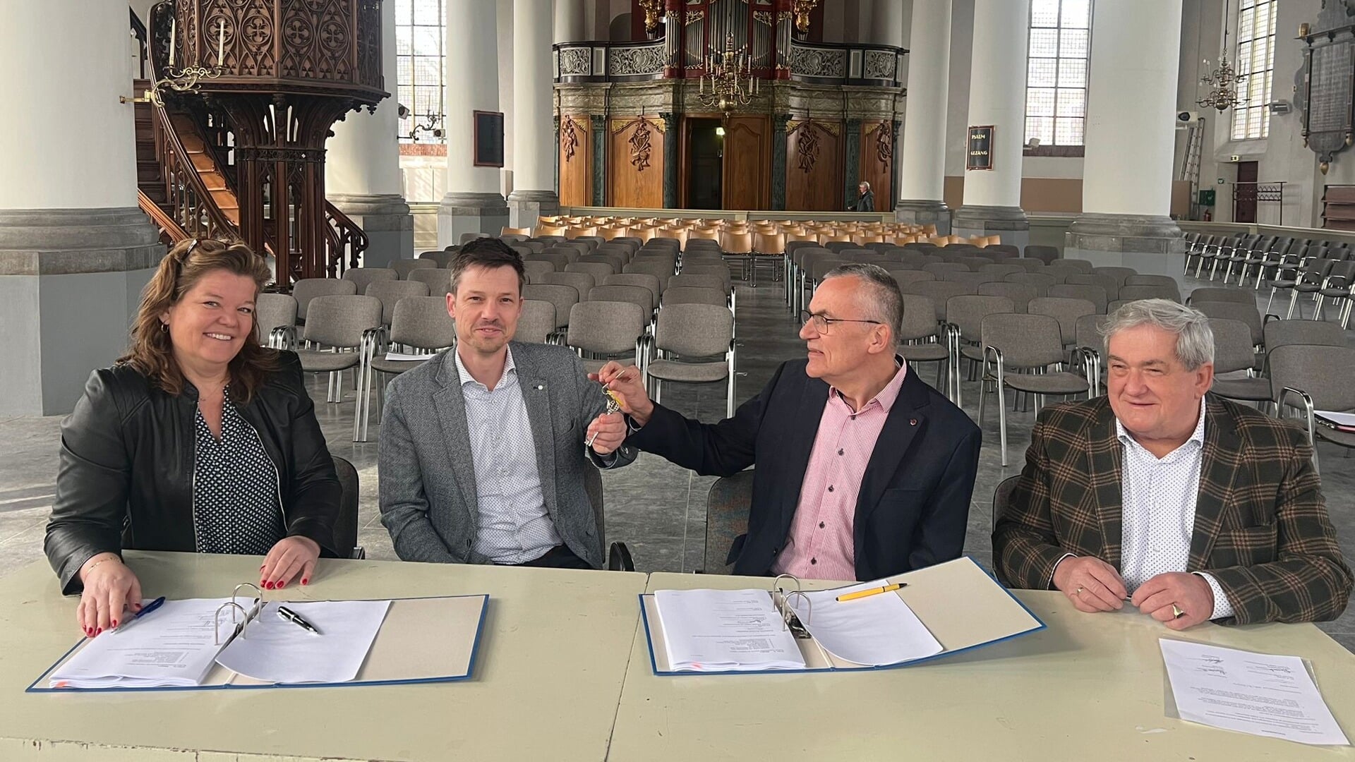Met het plaatsen van een handtekening onder de koopovereenkomst heeft de Protestantse Gemeente Vlaardingen de Grote Kerk  in eigendom overgedragen aan Stadsherstel Maassteden B.V..