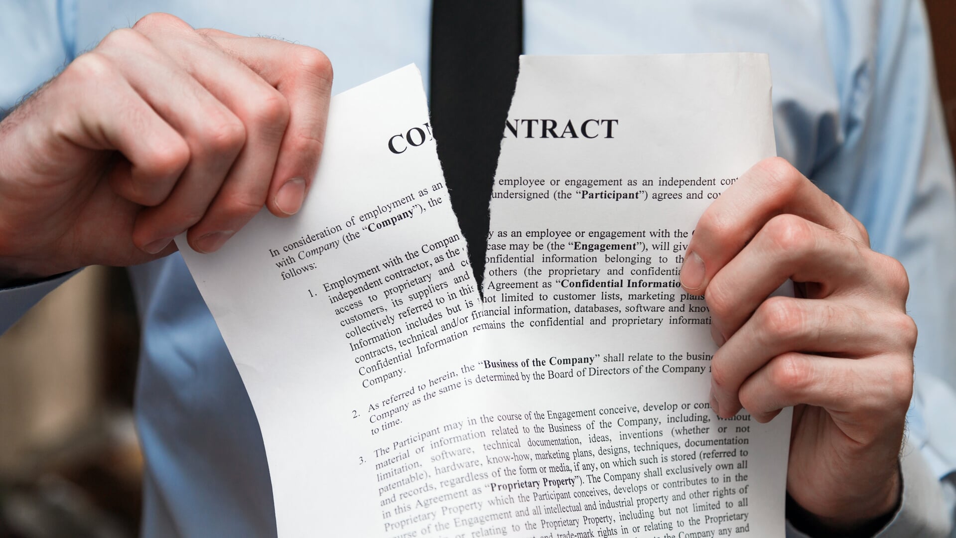 Verstoorde werkrelatie leidt tot ontbinden van het contract.