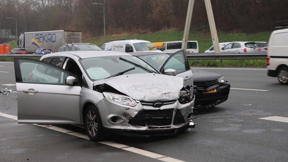 Veel schade en lange files door ongevallen op de A4