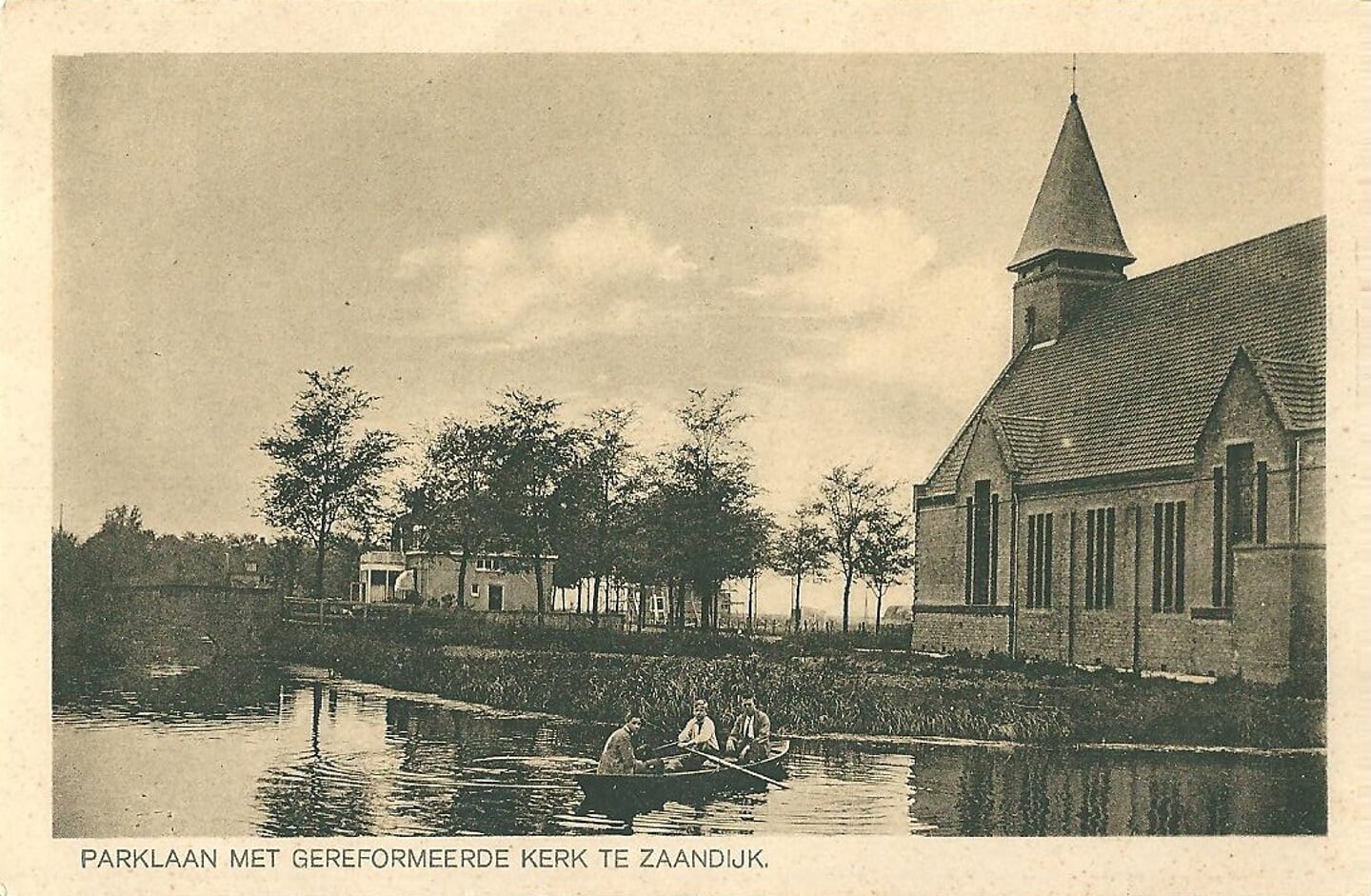 De kerk omstreeks 1925. 