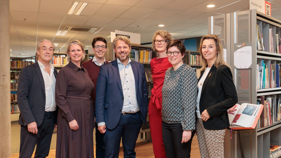 Norbert van Halderen, Mieke Kars, directeur Particulieren Belastingdienst, Klaas Gommers, Vereniging Openbare Bibliotheken, wethouder Pascal Verkroost, Janneke Stokroos, Communicatie Gemeente Purmerend, Lisenka Akse, adviseur Basisvaardigheden van de Koninklijke Bibliotheek, Nicole Back, plv directeur Dienst Toeslagen