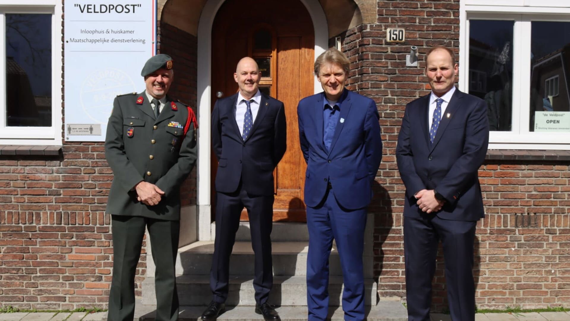 Stichtingsbestuursleden (v.l.n.r.) majoor Erik Smit, Erik Hofstra, burgmeester Jan Hamming en Alex van Dam.   