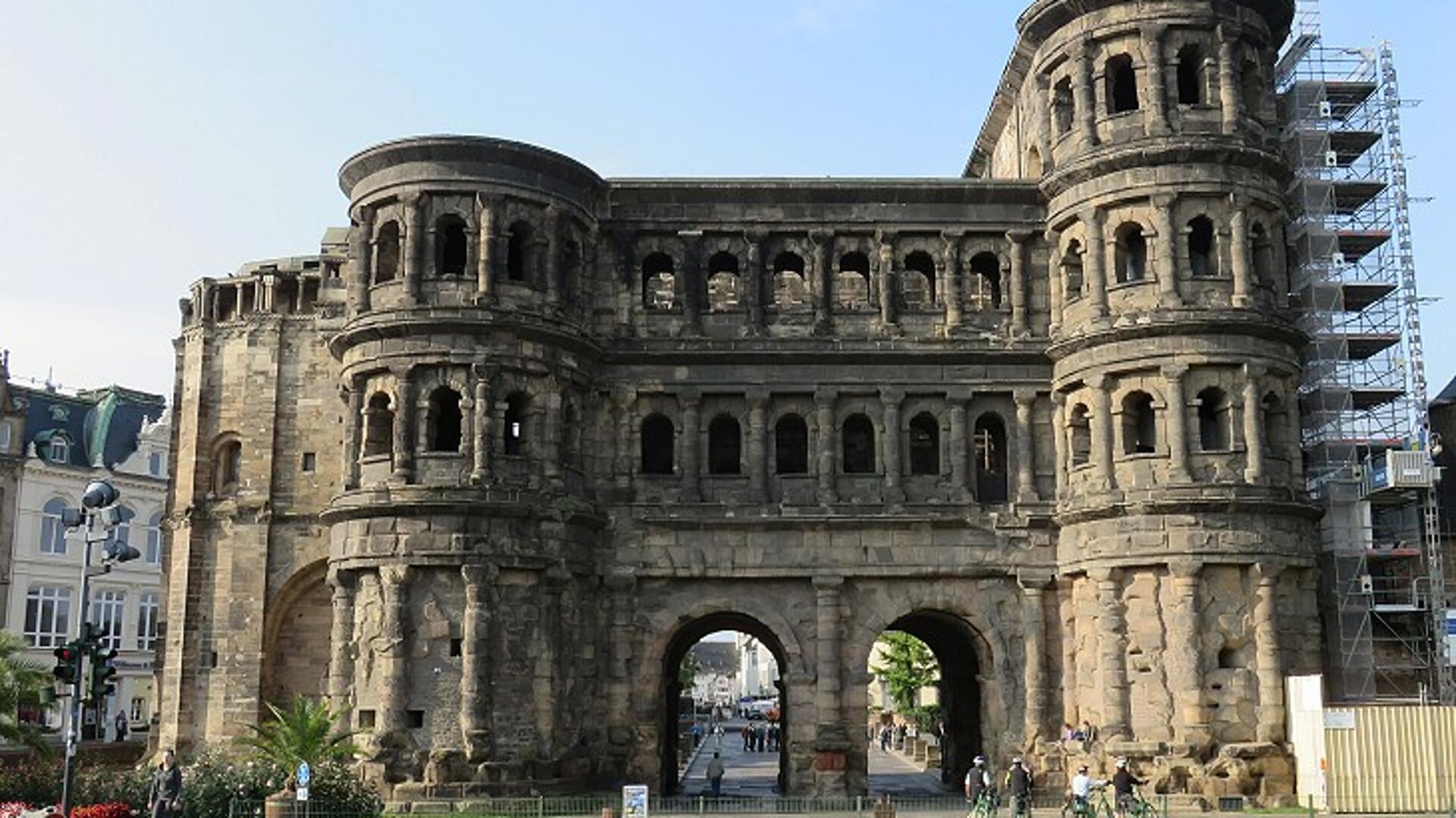 De beroemde Porta Nigra in Trier.