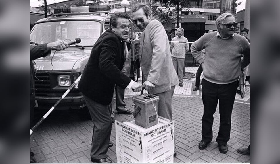 Klaas van de Geest opent met burgemeester Reinier Scheeres de eerste Brandersfeesten in 1985.