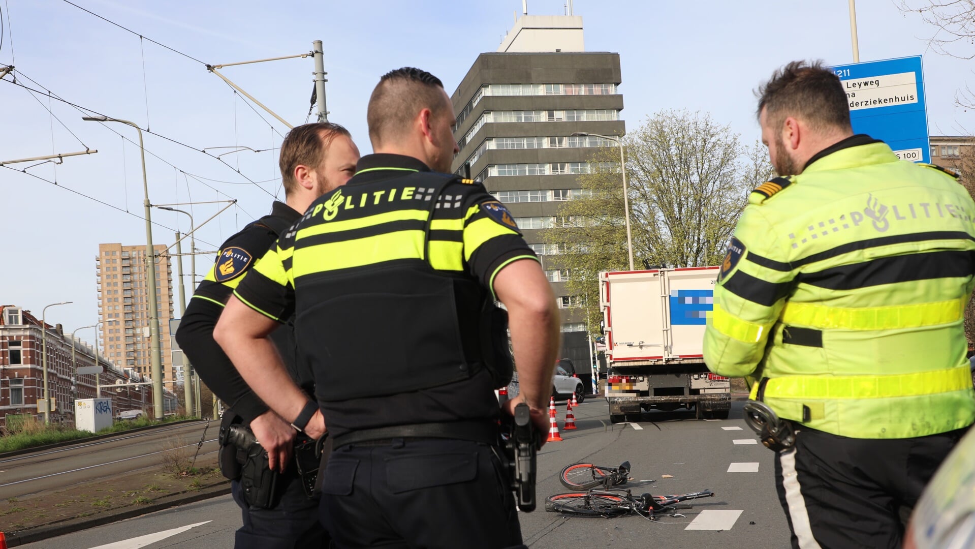Kind zwaargewond bij aanrijding met vrachtwagen in Den Haag