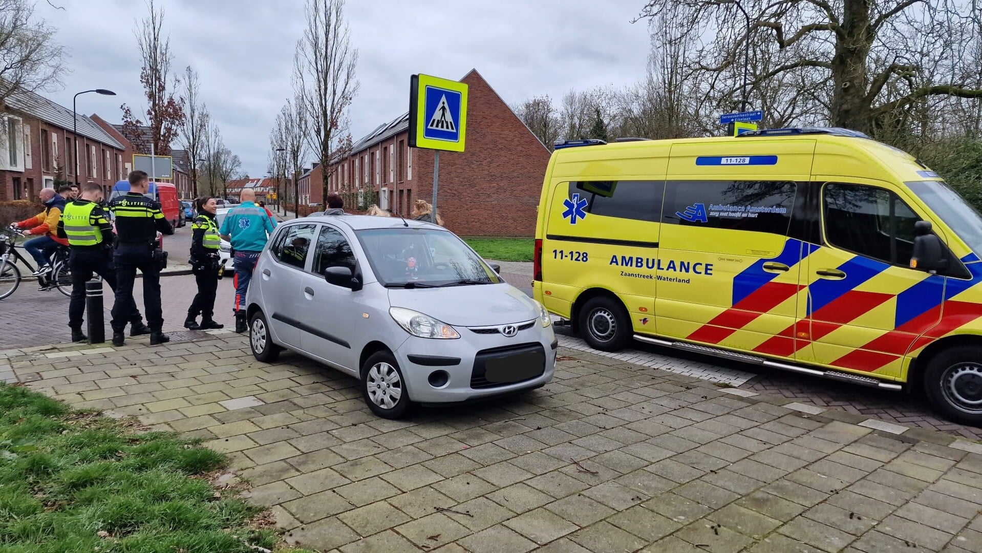 Fietsster In Aanrijding Met Auto In Krommenie, Vrouw Naar Ziekenhuis ...